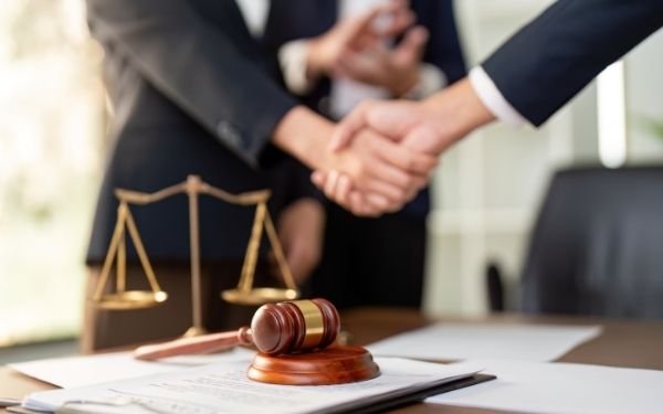 Acuerdo y asesoramiento legal